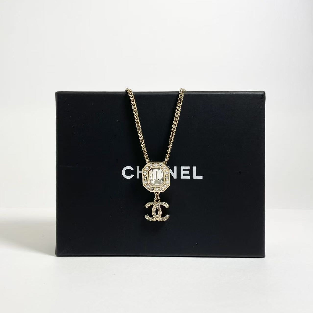 CHANEL rhinestone pendant necklace | 23B