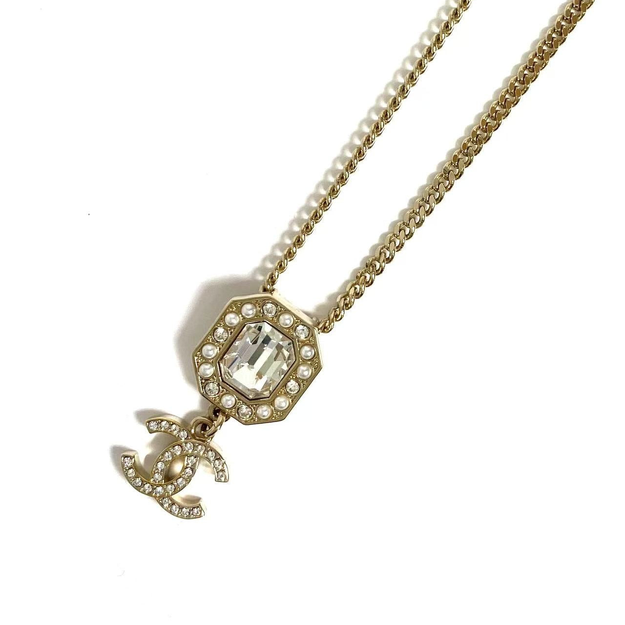 CHANEL rhinestone pendant necklace | 23B