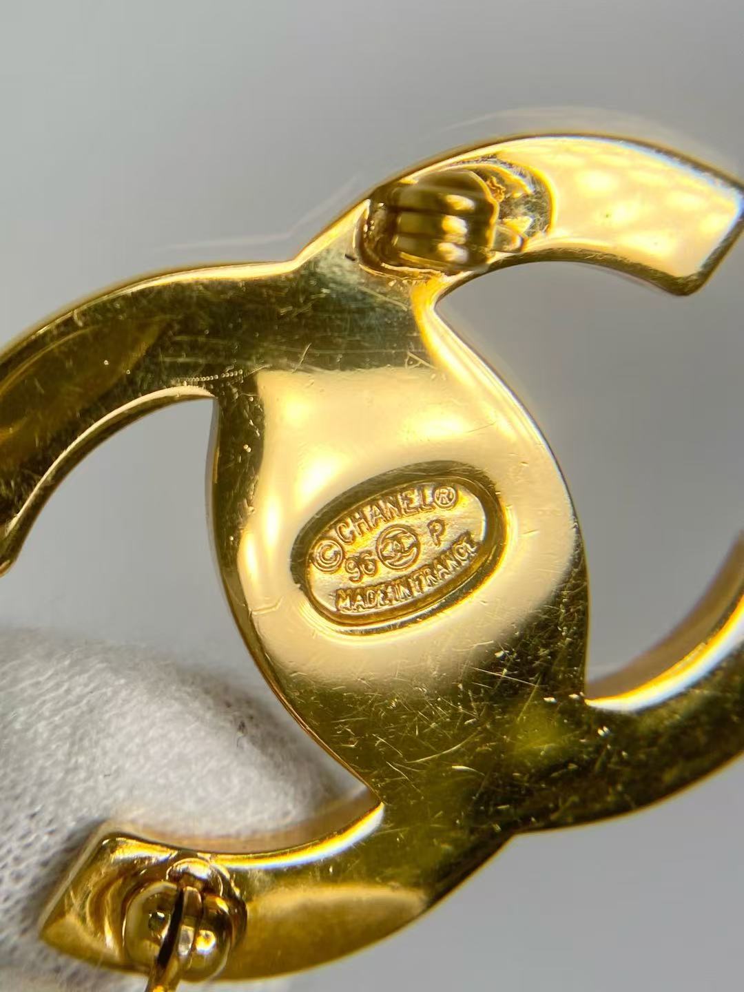 CHANEL Coco Mark Turnlock Brooch | 96P