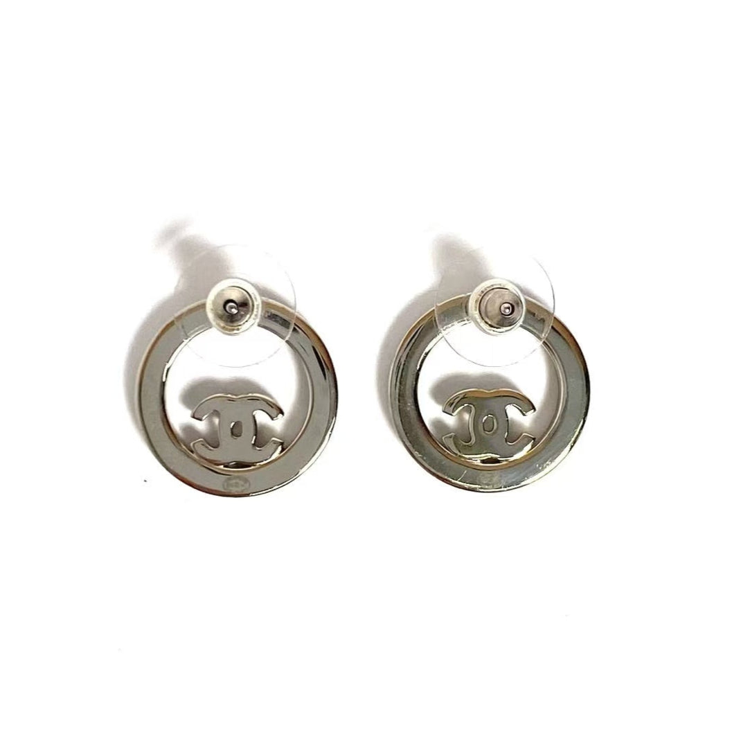 CHANEL Rhinestone Round Earrings | 22V